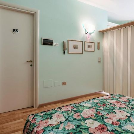 Azzurra Suite - Monolocale Con Piscina E Wifi Сирмионе Екстериор снимка