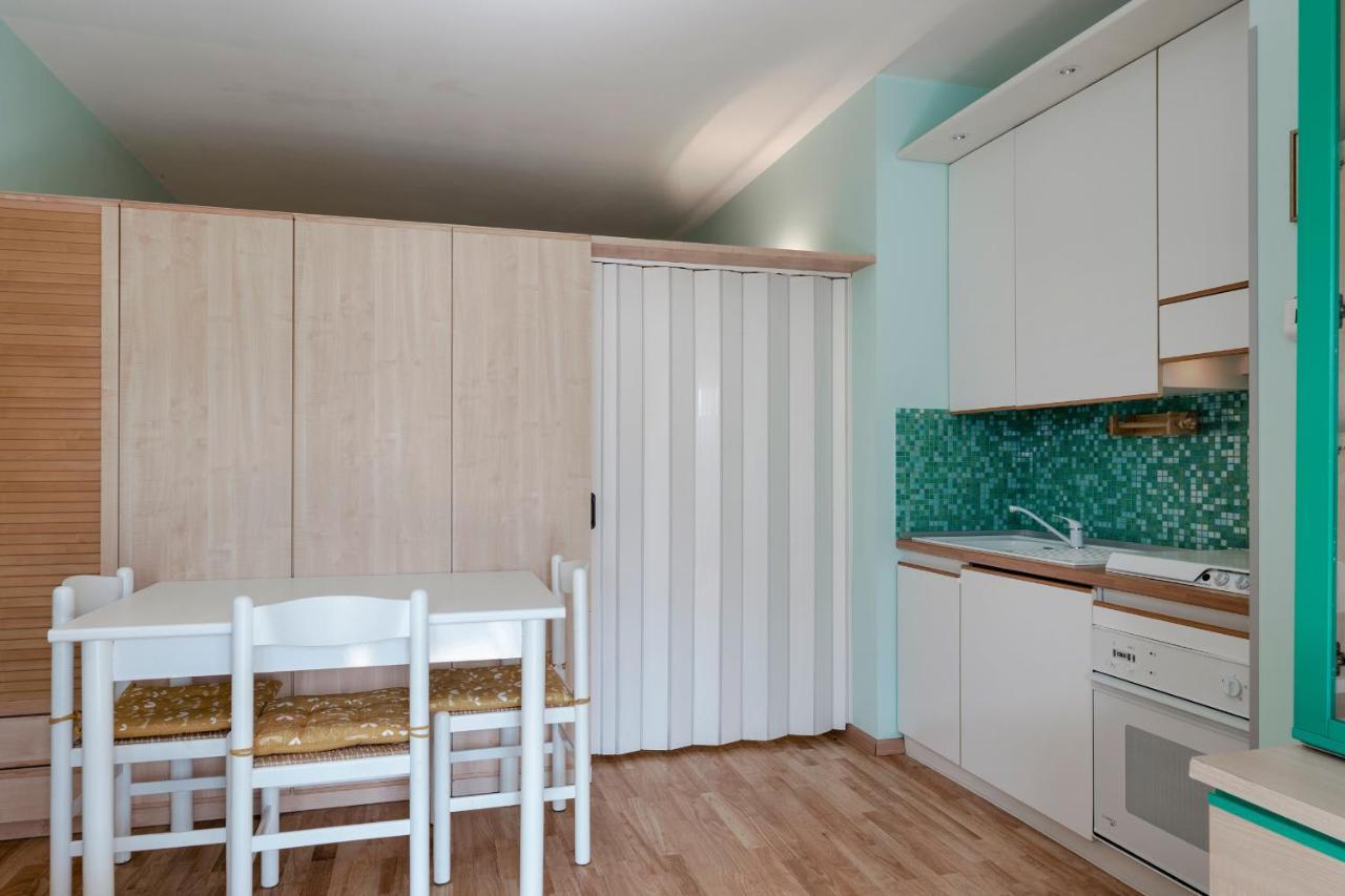 Azzurra Suite - Monolocale Con Piscina E Wifi Сирмионе Екстериор снимка