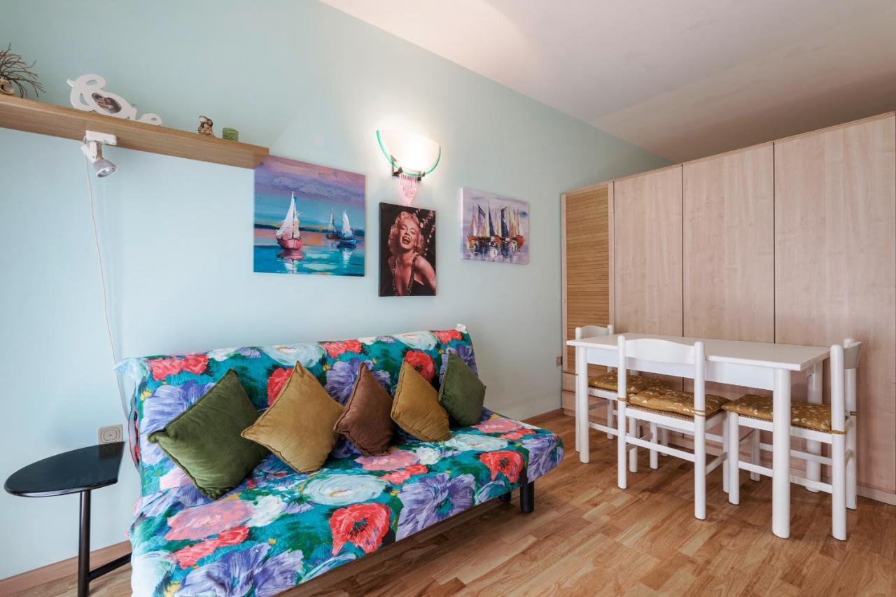 Azzurra Suite - Monolocale Con Piscina E Wifi Сирмионе Екстериор снимка