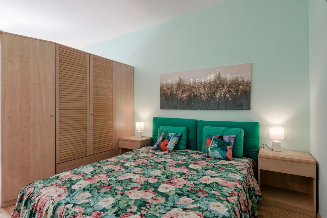 Azzurra Suite - Monolocale Con Piscina E Wifi Сирмионе Екстериор снимка