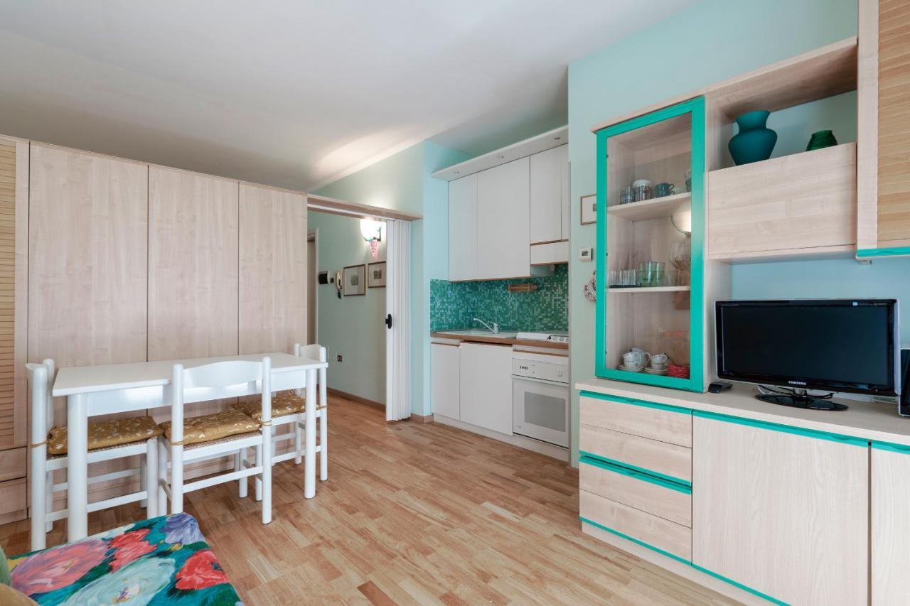 Azzurra Suite - Monolocale Con Piscina E Wifi Сирмионе Екстериор снимка