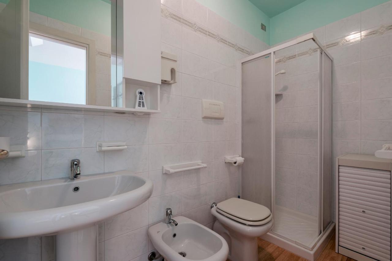 Azzurra Suite - Monolocale Con Piscina E Wifi Сирмионе Екстериор снимка