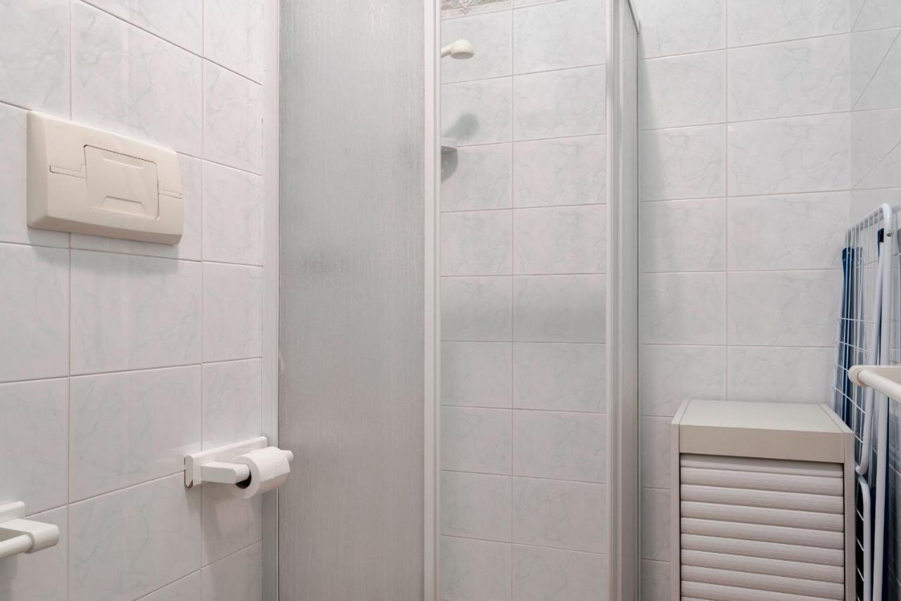 Azzurra Suite - Monolocale Con Piscina E Wifi Сирмионе Екстериор снимка