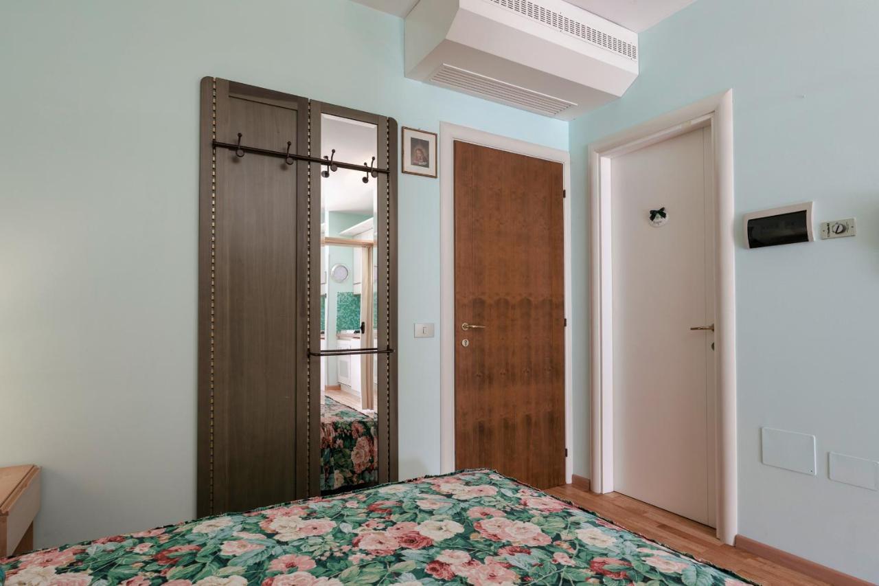 Azzurra Suite - Monolocale Con Piscina E Wifi Сирмионе Екстериор снимка
