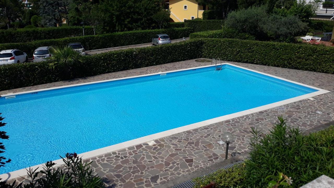 Azzurra Suite - Monolocale Con Piscina E Wifi Сирмионе Екстериор снимка